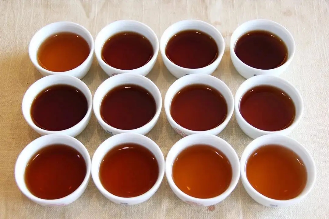 如何從湯色識別普洱茶所處于的轉(zhuǎn)化期？
