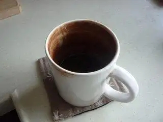 茶垢清潔有妙招，一分鐘讓茶杯光亮如新！