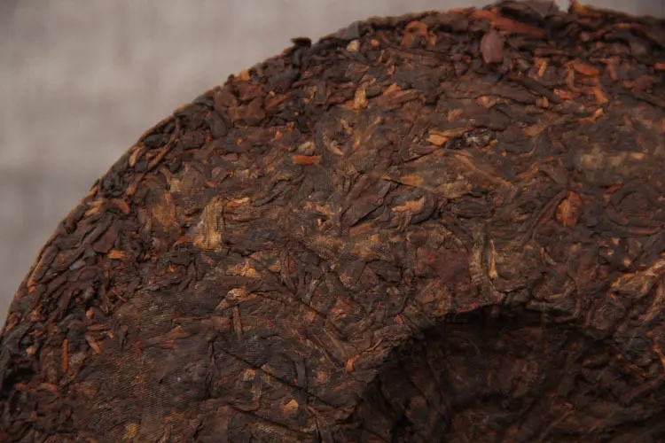 如何判斷普洱茶是否發(fā)霉？發(fā)霉的普洱茶應該怎么處理？