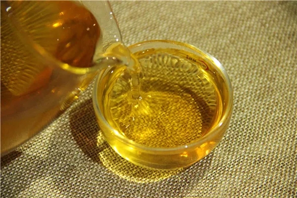 還在用自來(lái)水泡茶？難怪你泡的茶滋味不行~